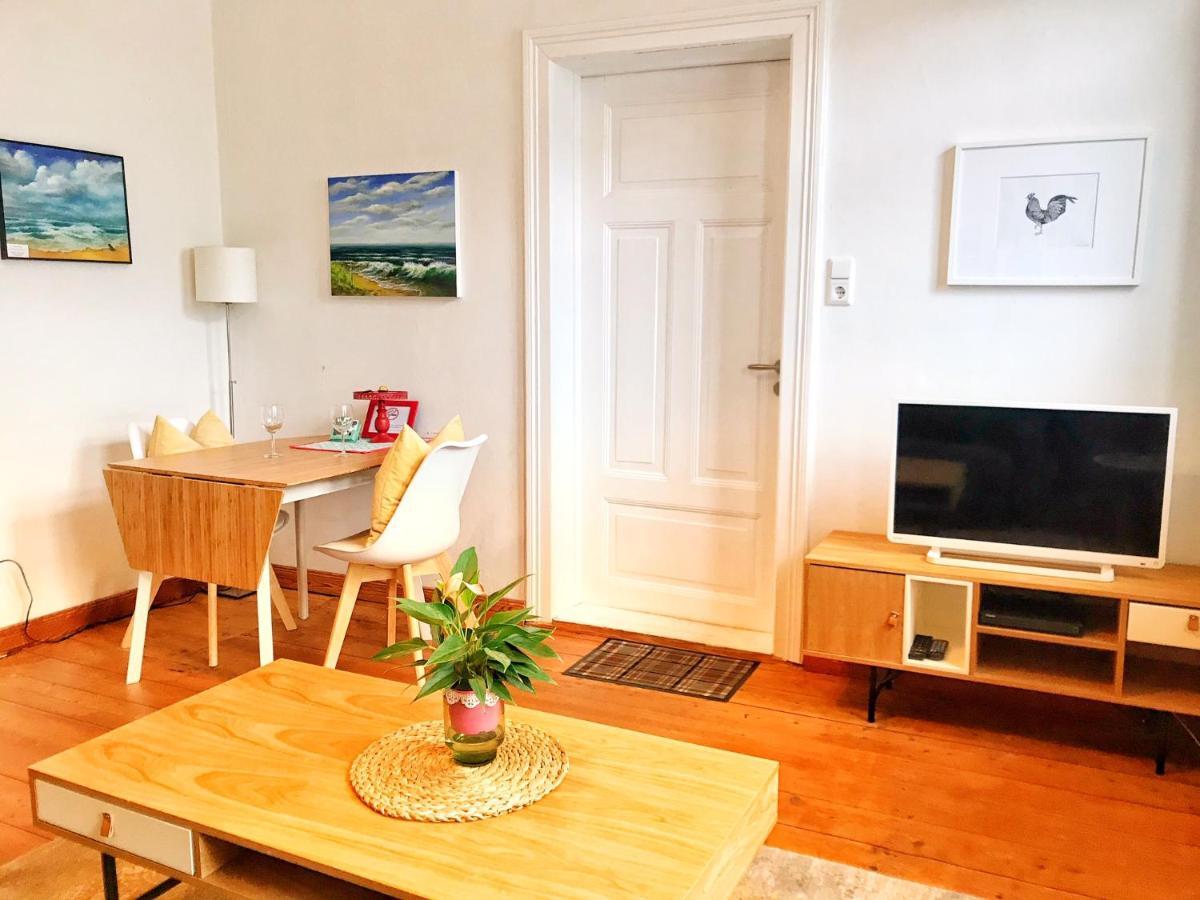 Ferienwohnung Schoenwaelder Mit Kleiner Terrasse Und Wall Box Buxtehude Exterior photo